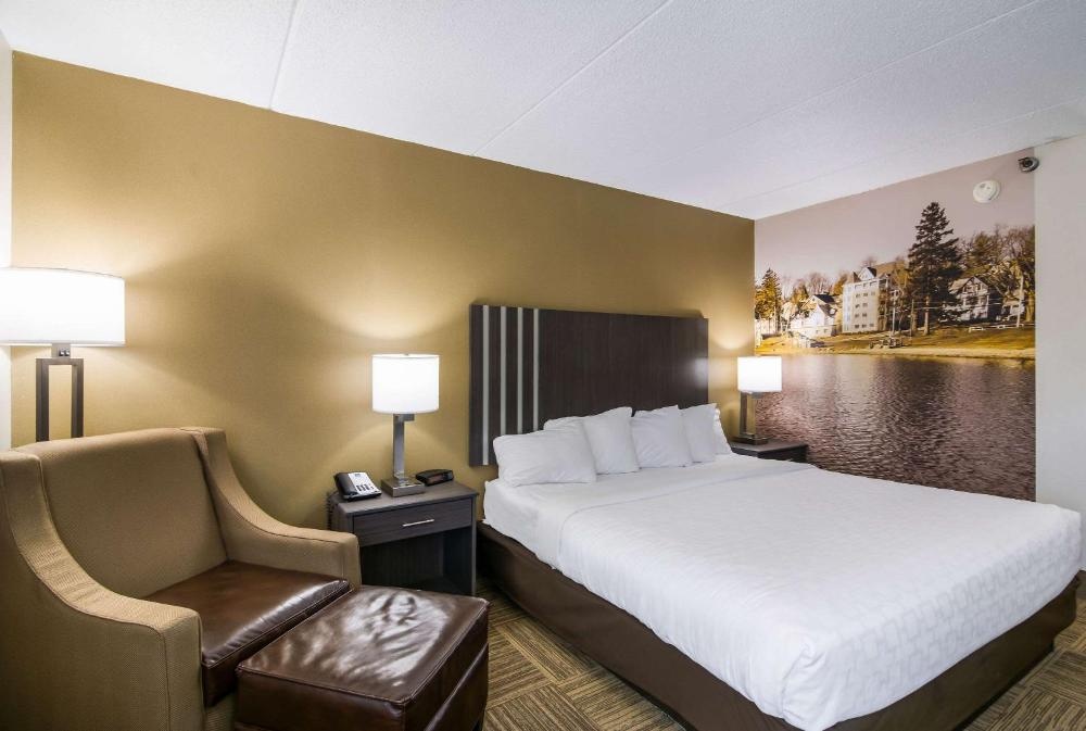 Clarion Pointe Jamestown - Falconer